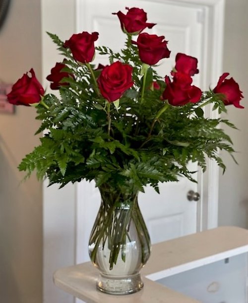 The Essential Valentine\'s Red Roses